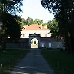 Chateau De L'oiseliniere לינה וארוחת בוקר