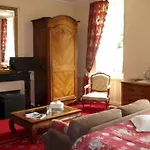 Chateau De L'oiseliniere לינה וארוחת בוקר 4*