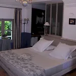 לינה וארוחת בוקר Chateau De L'oiseliniere 4*