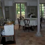 לינה וארוחת בוקר Chateau De L'oiseliniere 4*