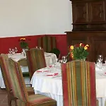 Chateau De L'oiseliniere