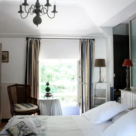 Chateau De L'oiseliniere Gorges (Pays de la Loire)