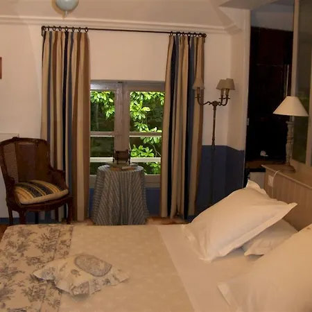 Chateau De L'oiseliniere Bed and breakfast