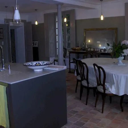 Chateau De L'oiseliniere Bed & Breakfast