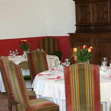 Chateau De L'oiseliniere