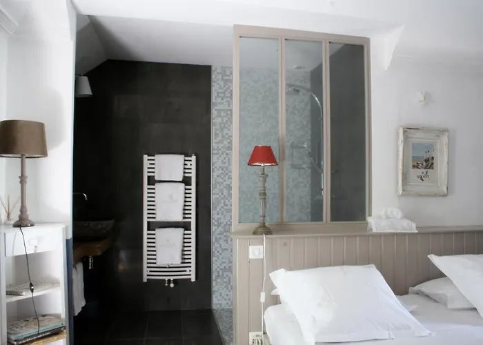 Château De L'oiselinière Couette-café 4*