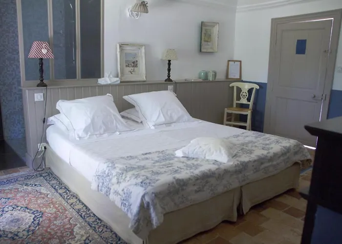 Château De L'oiselinière Couette-café 4*