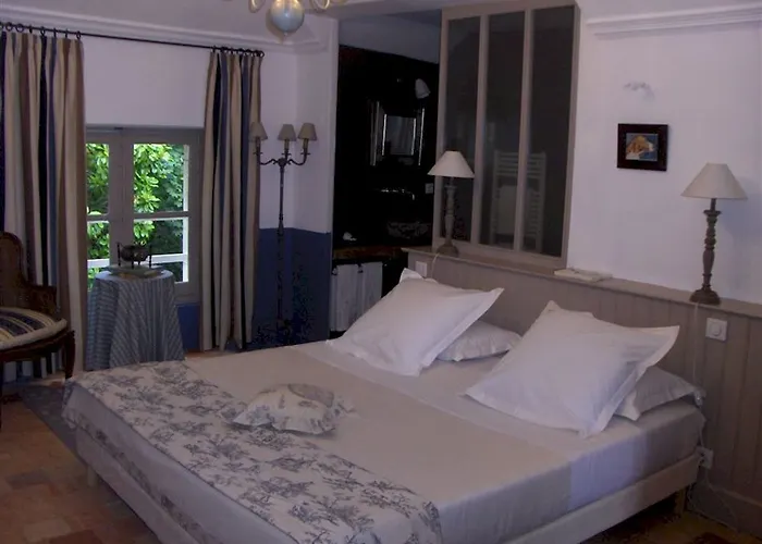 Couette-café Château De L'oiselinière 4*