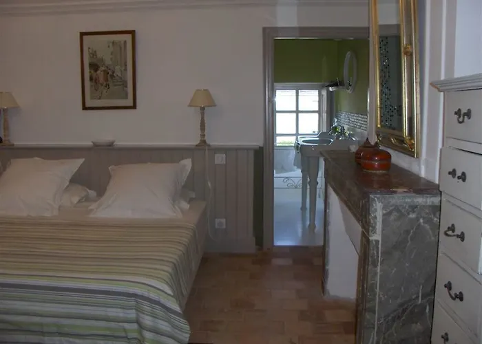 Couette-café Château De L'oiselinière Gorges (Pays de la Loire)