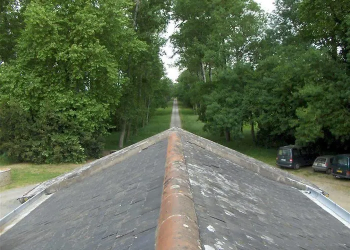 Château De L'oiselinière Gorges (Pays de la Loire)